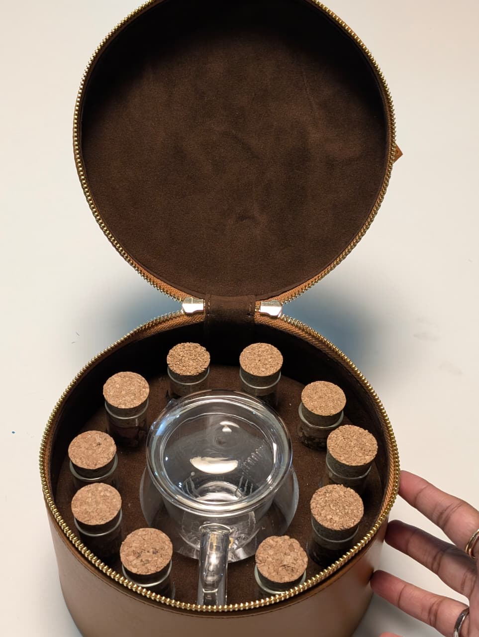 Tea Bouquet a vegan leather bag with 10 assorted flavoured teas and one glass cup with built-in straine