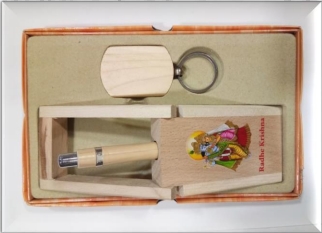 wooden table top keychain with penstand